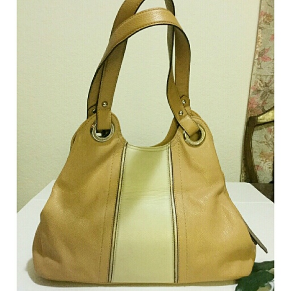 Tignanello Handbags - GENUINE LEATHER TIGNANELLO NEUTRAL NUDE BAG EUC